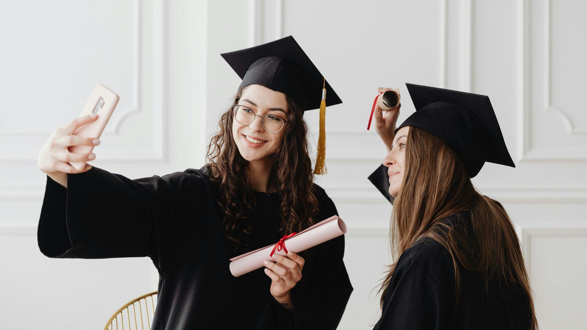 How to Choose a College: A Step-by-Step Guide [+ Free Template]